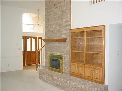 1716 Savannah Dr NE — Photo 3