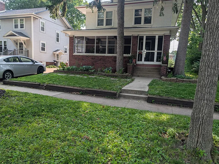 1005 S Busey Ave — Photo 1