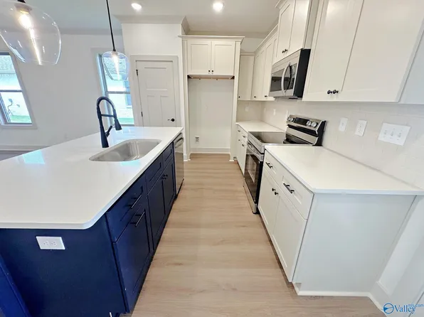 1040 Maplehurst St, Decatur, AL 35603