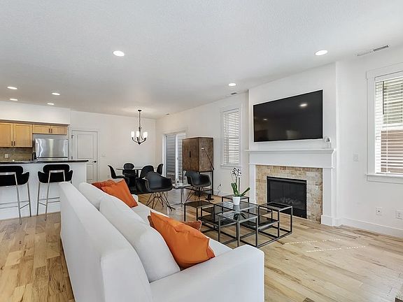 3rd image of 370 SW 204th Ter
