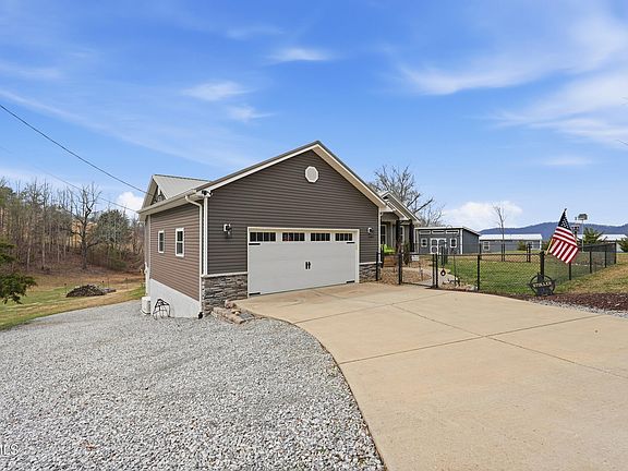 3rd image of 910 Kitchen Branch Rd