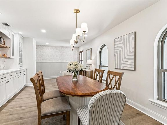 5th image of 5041 Burke Dr