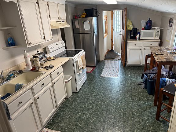 5th image of 221 S Pine St