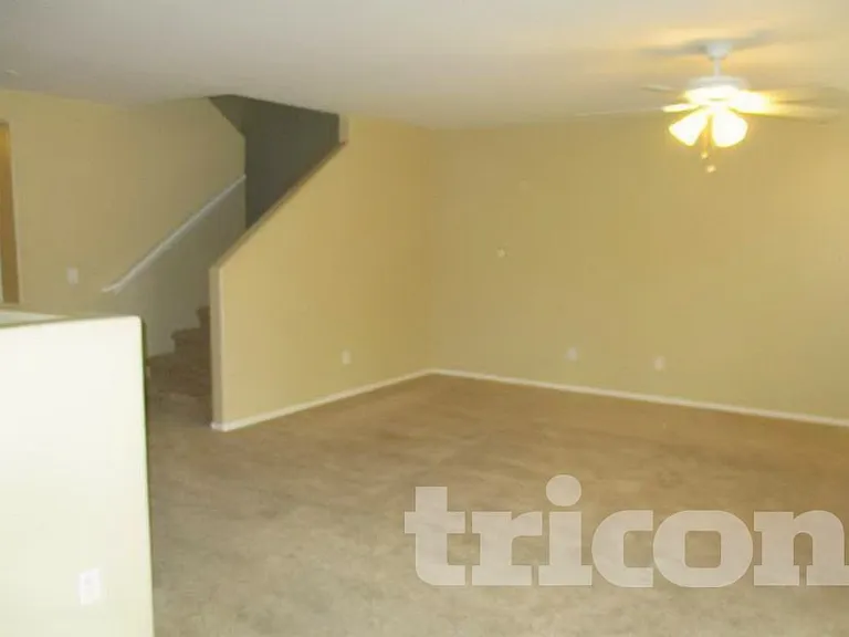 3315 W Fraktur Rd — Photo 7