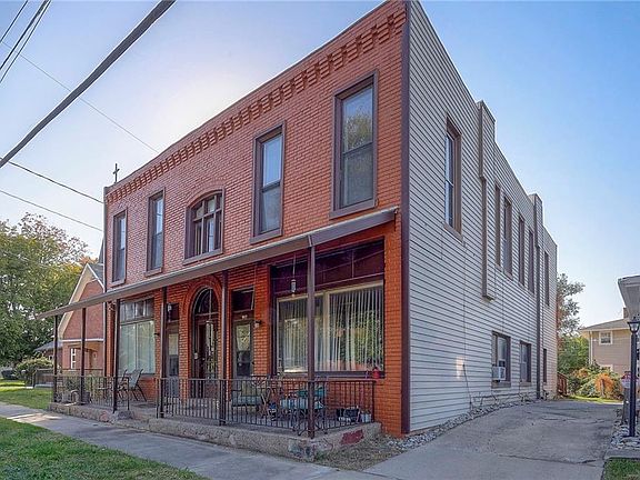2nd image of 907 E 59th St