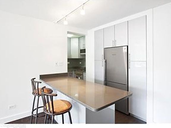 3rd image of 238 E 55th St #3B