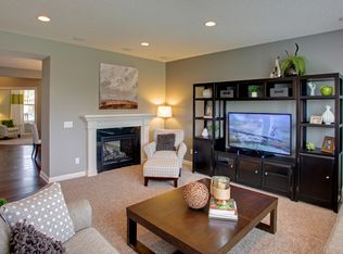 8000 Lakebridge Ln, Victoria, MN 55386