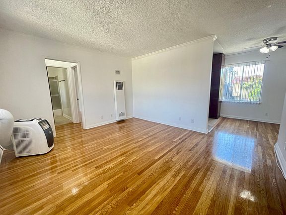 3rd image of 956 N Wilcox Ave #8