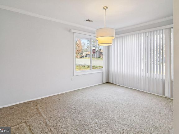 4th image of 601 Sugarland Run Dr