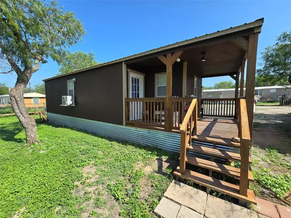 205 W Travis St, Karnes City, TX 78118
