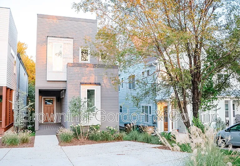 2156B Byrum Ave — Photo 1