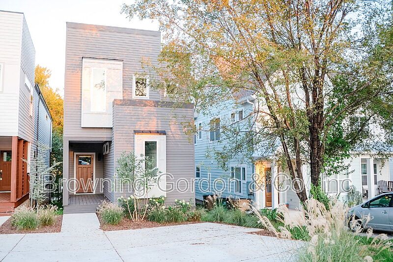 1st image of 2156B Byrum Ave