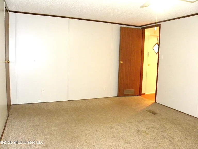18265 Robin Oaks Dr — Photo 17