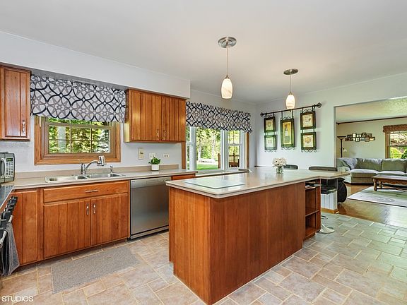 5th image of 38850 N Northwoods Dr