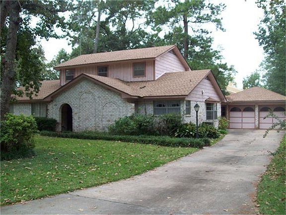 WIDE DRIVEWAY WELCOMES YOU TO YOUR DETACHED GARAGE; PARKING SPACE SHOULDN'T BE AN ISSUE AT THIS HOUSE!