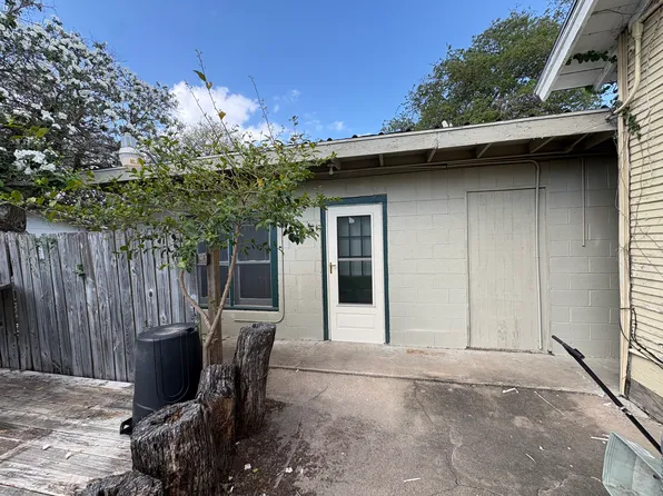 421 W Richard Ave, Kingsville, TX 78363