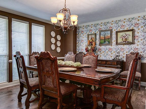 5th image of 5809 Winchester Dr