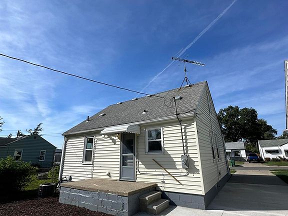 3rd image of 29023 Beechwood Ave