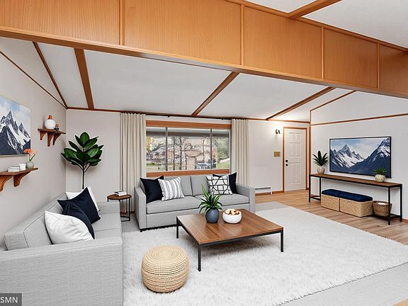 3rd image of 104 Bavarian Cir