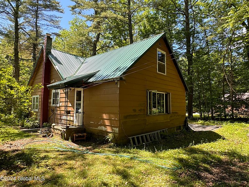 3rd image of 317 Lampman Road