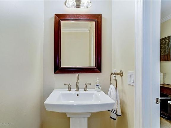 5th image of 44 Kinnoll Hill Ct Unit 2