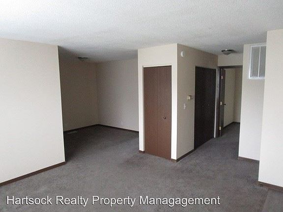 3rd image of 658 S Roberts Ave APT 11