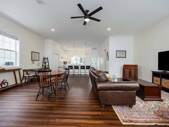 3rd image of 4 Sterling Cir #4