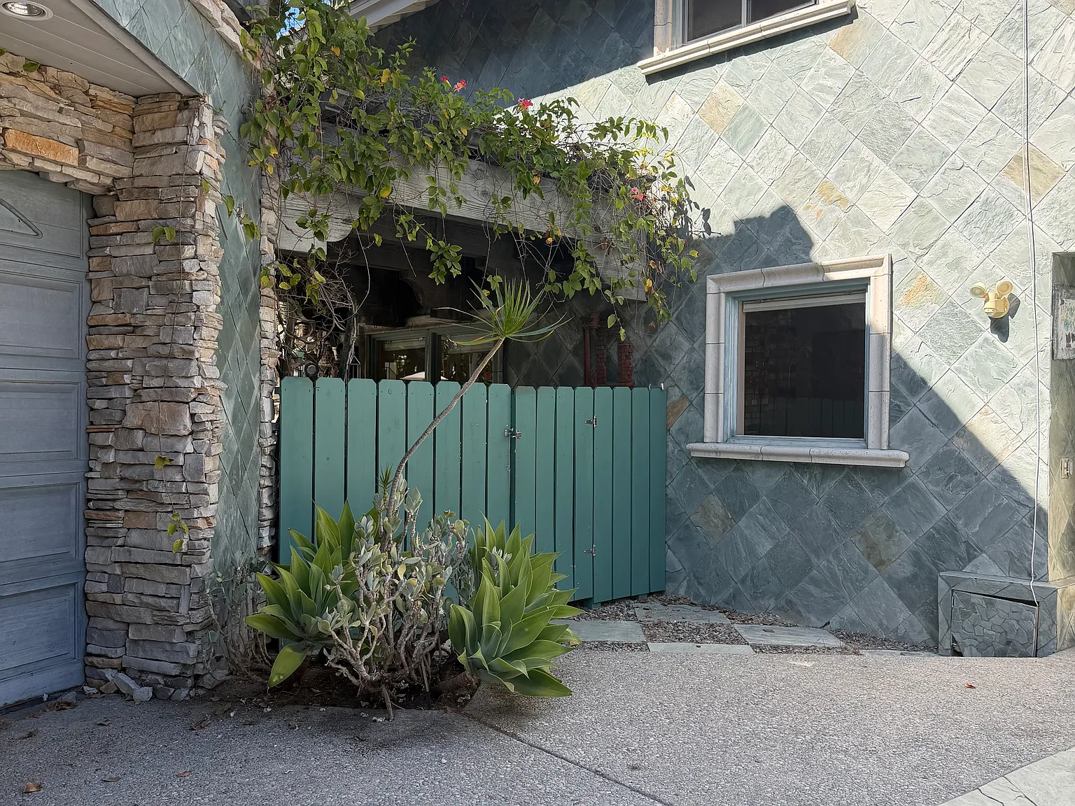 3 bed, 1700 sqft, $3,900 — Photo 2