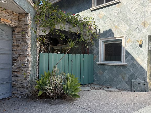 2nd image of 3307 Terrace Ln