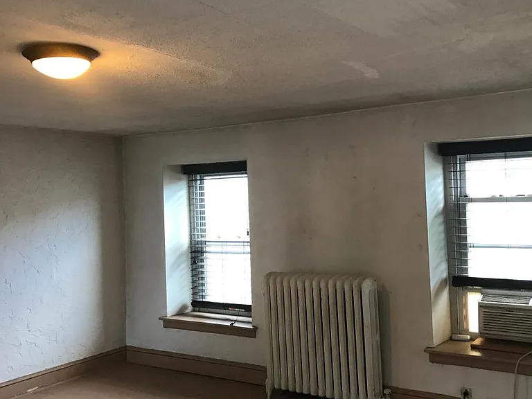 241 Gates St — Photo 16