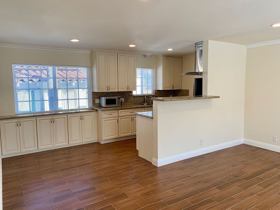 1st image of 7517 Herschel Ave #4