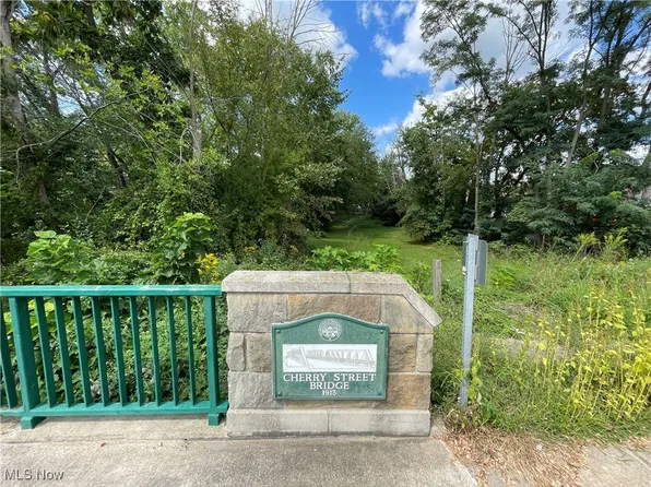 156 Cherry St W, Canal Fulton, OH 44614