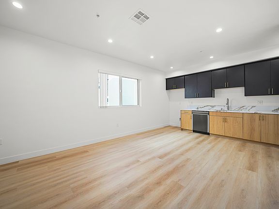 4th image of 4174 Willimet St #1/2