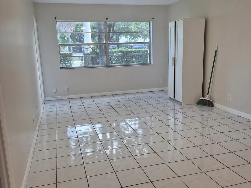 5061 W Oakland Park Blvd #305