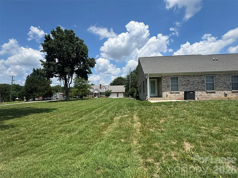 1025 Church St — Photo 16