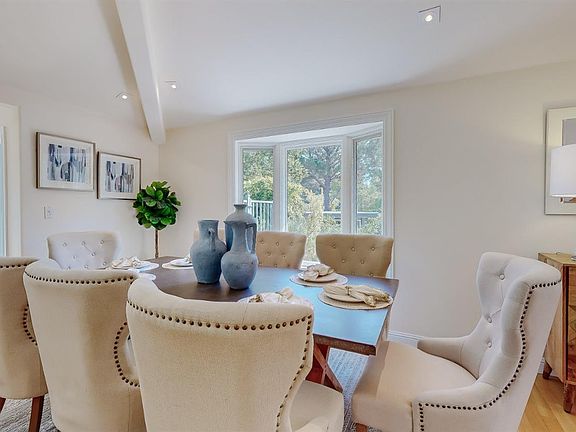 5th image of 131 Kinross Drive