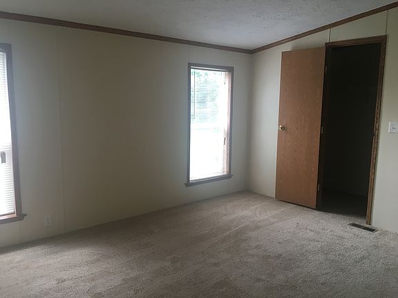 5th image of 131 Scarlet Oak Ln