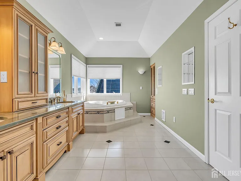 3110 Windsor Ave — Photo 33
