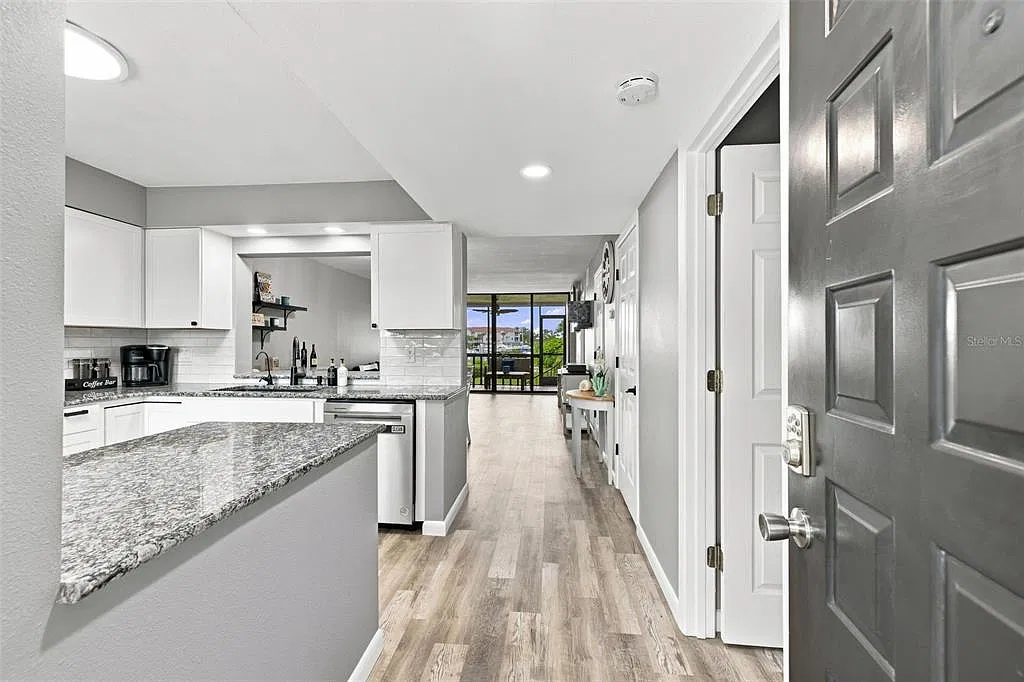 2 bed, 2.0 bath, 1065 sqft, $2,000 — Photo 4