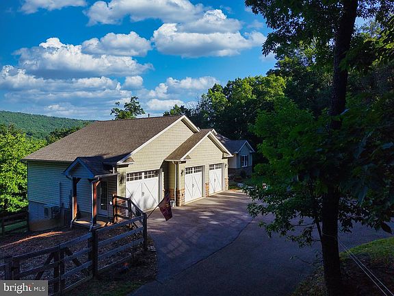 3rd image of 3310 Hawks Hill Ln