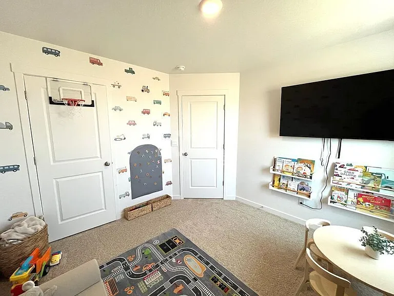 8490 Castleabra Dr — Photo 15