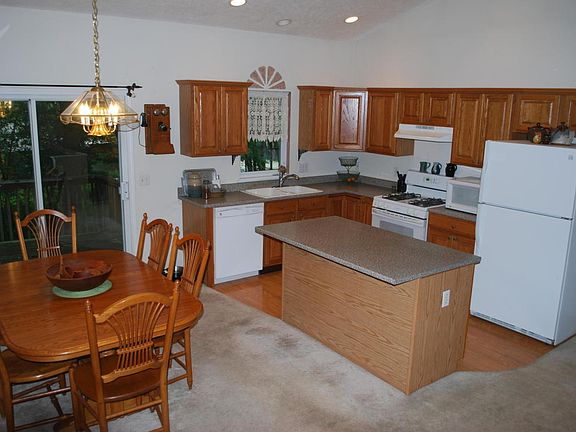4th image of 2232 Gee Dr SE