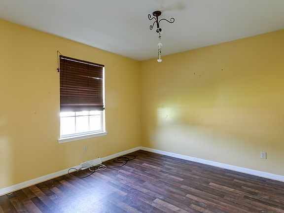 3rd image of 40 Orchard Crest Dr