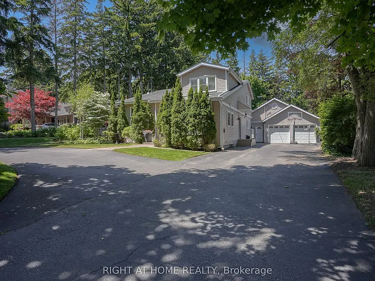 461 Lakeshore Rd W — Photo 2