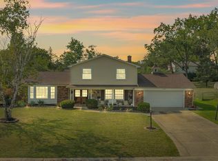 27301 E Skye Dr, Farmington Hills, MI 48334