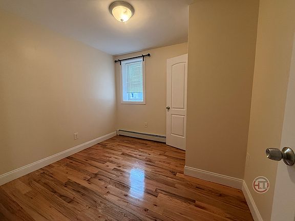 5th image of 1713 Tenbroeck Ave #1W