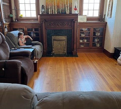 4th image of 604 East St