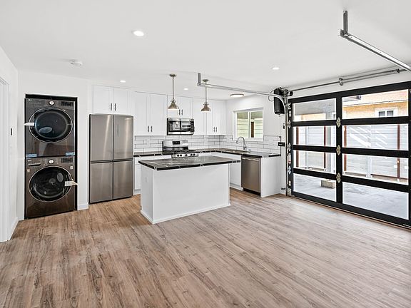 2nd image of 2121 Thomas Ave APT 2