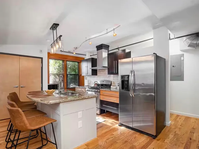 1417 Main St #4 — Photo 6