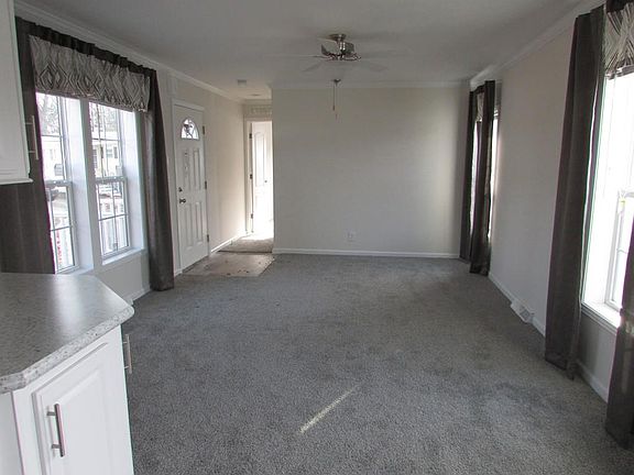 2nd image of 19 Lilac Ln
